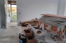 Casa tip duplex, 320 mp, zona Est