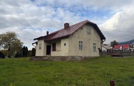 Fost han cu două clădiri și curte, de vânzare în Dealu Floreni