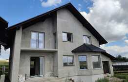 Casă individuală 165 mp utili, 500 mp teren, garaj, în Sfantul Ilie