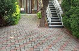 Casa individuala de 7 camere, 432 mp, 550 mp teren, zona Moldova