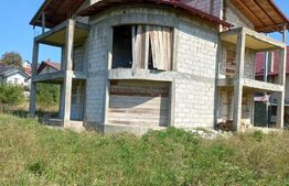 Casa  la rosu , 218 mp utili , 814 mp teren, zona Burdujeni