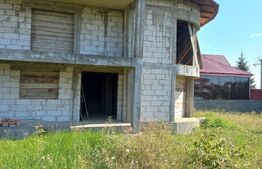 Casa  la rosu , 218 mp utili , 814 mp teren, zona Burdujeni