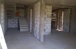 Casa  la rosu , 218 mp utili , 814 mp teren, zona Burdujeni