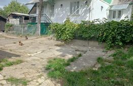 2 Casute batranesti ,individuale, 89 mp utili, 1689 mp teren, zona Burdujeni sat