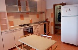 Apartament 4 camere, 90 mp, decomandat, zona Centru