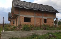 Case la rosu, 149,5 mp, teren 370 mp, Burdujeni