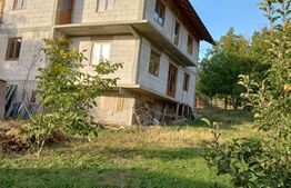 Casa la rosu, 180 mp, teren 900 mp, zona Burdujeni sat