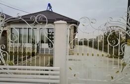 Super Oferta!Ansamblu doua case, 6 camere 208 mp, teren 750 mp, Ulmi