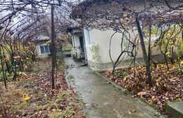 Teren intravilan 459 mp,cu o casā renovabilā