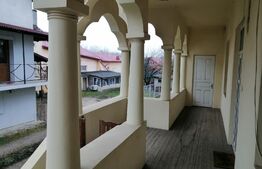 Casă individuală + spațiu comercial, 250 mp, Pucioasa