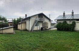Proprietate formata din 2 case si teren 1017 mp, zona Gaesti