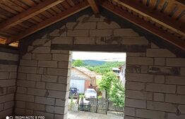 Casă nefinisată în Vulcana-Pandele 