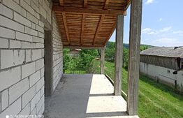 Casă nefinisată în Vulcana-Pandele 