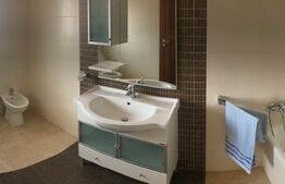 Casa 6 camere, 292 mp utili, teren 500mp, Cartier Cervantes/Priseaca