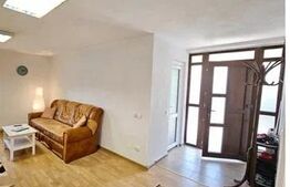 Casa familială renovată, 2 camere, 60mp, teren 320mp, Central