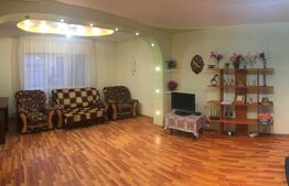 Casa/Vila suprafata utila 550mp, S+P+E+M, Targoviste