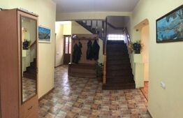 Casa/Vila suprafata utila 550mp, S+P+E+M, Targoviste