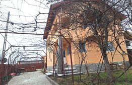 Casă/Vilă  176 mp cu teren 470 mp , zona Aninoasa 