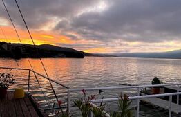 Pensiune 6 camere, 307 mp utili + 443 teren, Clisura Dunarii