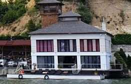 Pensiune 6 camere, 307 mp utili + 443 teren, Clisura Dunarii