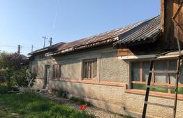 Casa individuala  4 camere, teren 4400 mp , Lazuri 