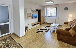 Casa familială renovată, 2 camere, 60mp, teren 320mp, Central