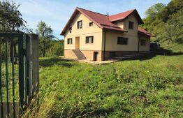Oportunitate de Investiție în Runcu: Reședință cu Vedere Panoramică 