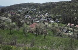 Oportunitate de Investiție în Runcu: Reședință cu Vedere Panoramică 