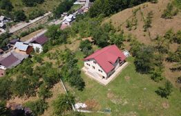 Oportunitate de Investiție în Runcu: Reședință cu Vedere Panoramică 