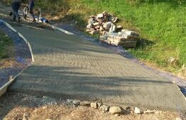 Oportunitate de Investiție în Runcu: Reședință cu Vedere Panoramică 