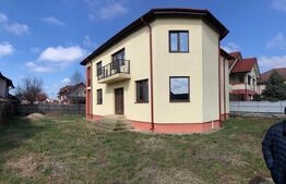 Vila cu 5 camere, 214 mp, teren de 536 mp, Targoviste-Priseaca