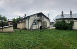 2 CASE LA PRET DE UNA IN COM. MOGOSANI 