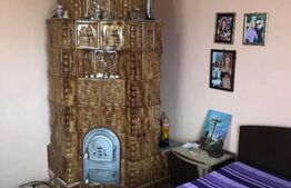 2 CASE LA PRET DE UNA IN COM. MOGOSANI 