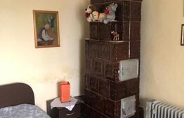 2 CASE LA PRET DE UNA IN COM. MOGOSANI 