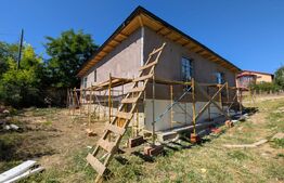  OFERTĂ Casă pe structura metalica 3 camere  144 mp utili, teren 900mp, Razvad