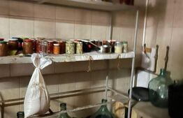 Spatiu comercial 300 mp, teren 1000 mp ,Caramidari