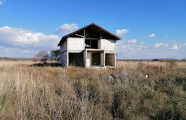 Casa la rosu , P+M, suprafata construita 232 mp, Razvad.