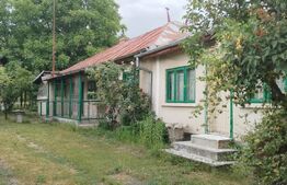 Casă de vacanță , 120mp construiți , 2400mp teren, zona  Gura Ocniței