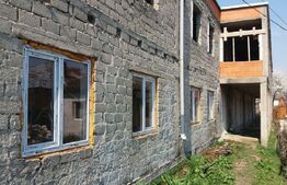 CLADIRE LA ROSU GAESTI, AFACERE 