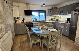 Casa cu 3 camere, 140 mp si 500 mp curte plus terasa, zona Doicesti