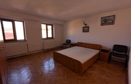 Închiriere Casă 4 camere, 3 Dormitoare, Sufragerie, 2 Bai, Bucatarie, Pivnita. 