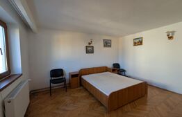 Închiriere Casă 4 camere, 3 Dormitoare, Sufragerie, 2 Bai, Bucatarie, Pivnita. 