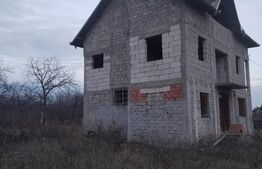 Casă la rosu de vanzare, 257 mp, zona Valea Voievozilor