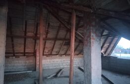 Casă la rosu de vanzare, 257 mp, zona Valea Voievozilor