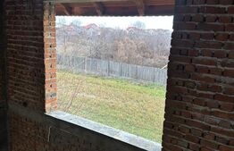 Casa de vanzare la rosu, 10 camere, 246,50 mp, zona Exterior Sud