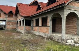 Casa de vanzare la rosu, 10 camere, 246,50 mp, zona Exterior Sud