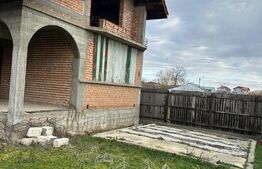 Casa de vanzare la rosu, 10 camere, 246,50 mp, zona Exterior Sud