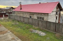 Casa de vanzare la rosu, 10 camere, 246,50 mp, zona Exterior Sud