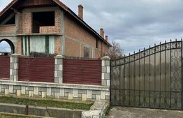 Casa de vanzare la rosu, 10 camere, 246,50 mp, zona Exterior Sud