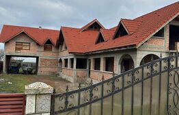 Casa de vanzare la rosu, 10 camere, 246,50 mp, zona Exterior Sud
